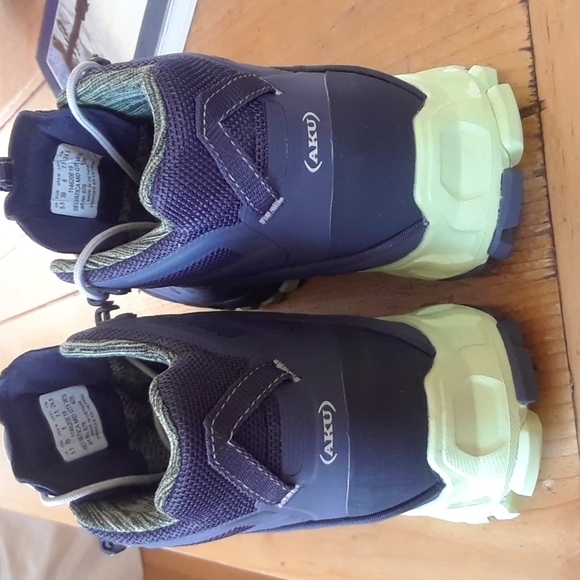 Hiking boot. Aku Sevatica mid GTX. Brand new condition from REI. Never worn. - Picture 3 of 6